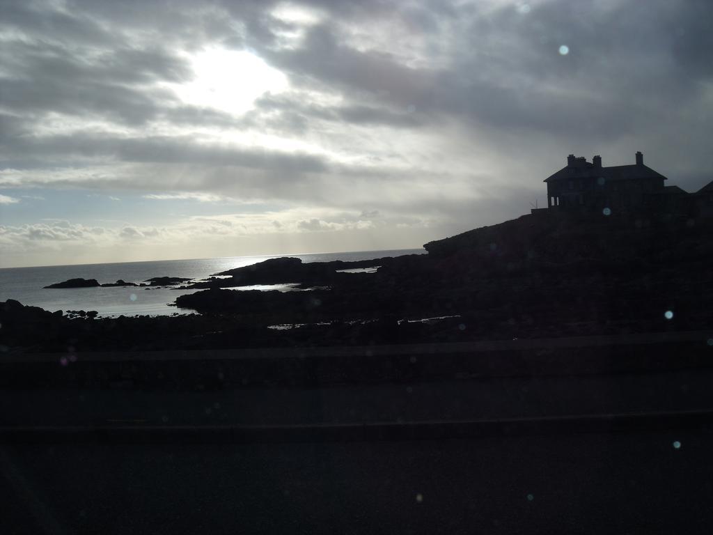 Monravon Guest House Holyhead Exterior foto