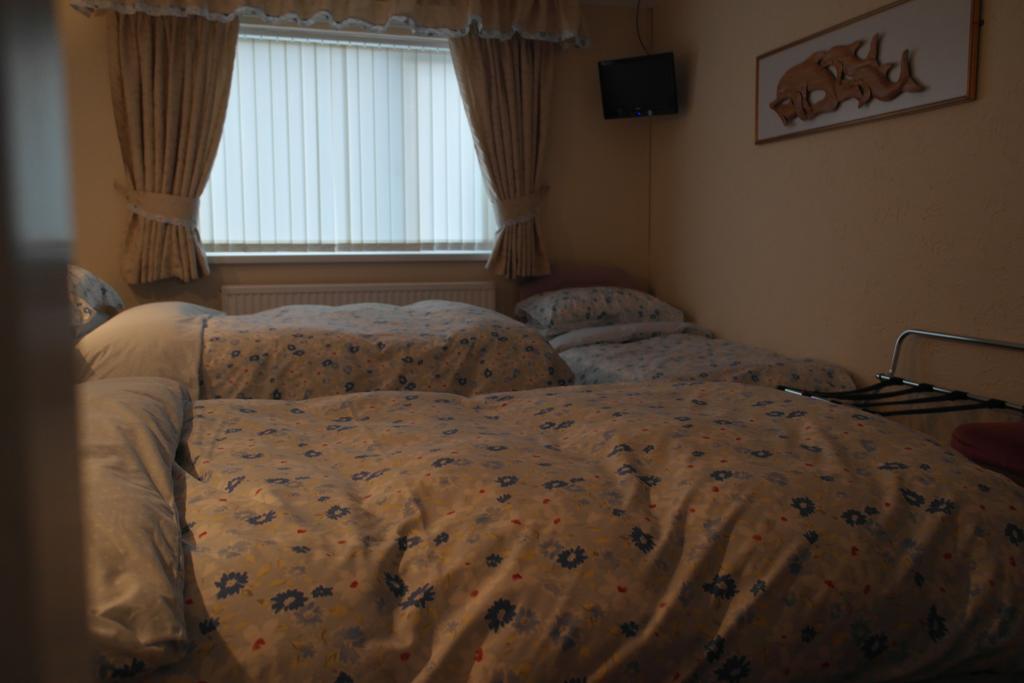Monravon Guest House Holyhead Habitación foto